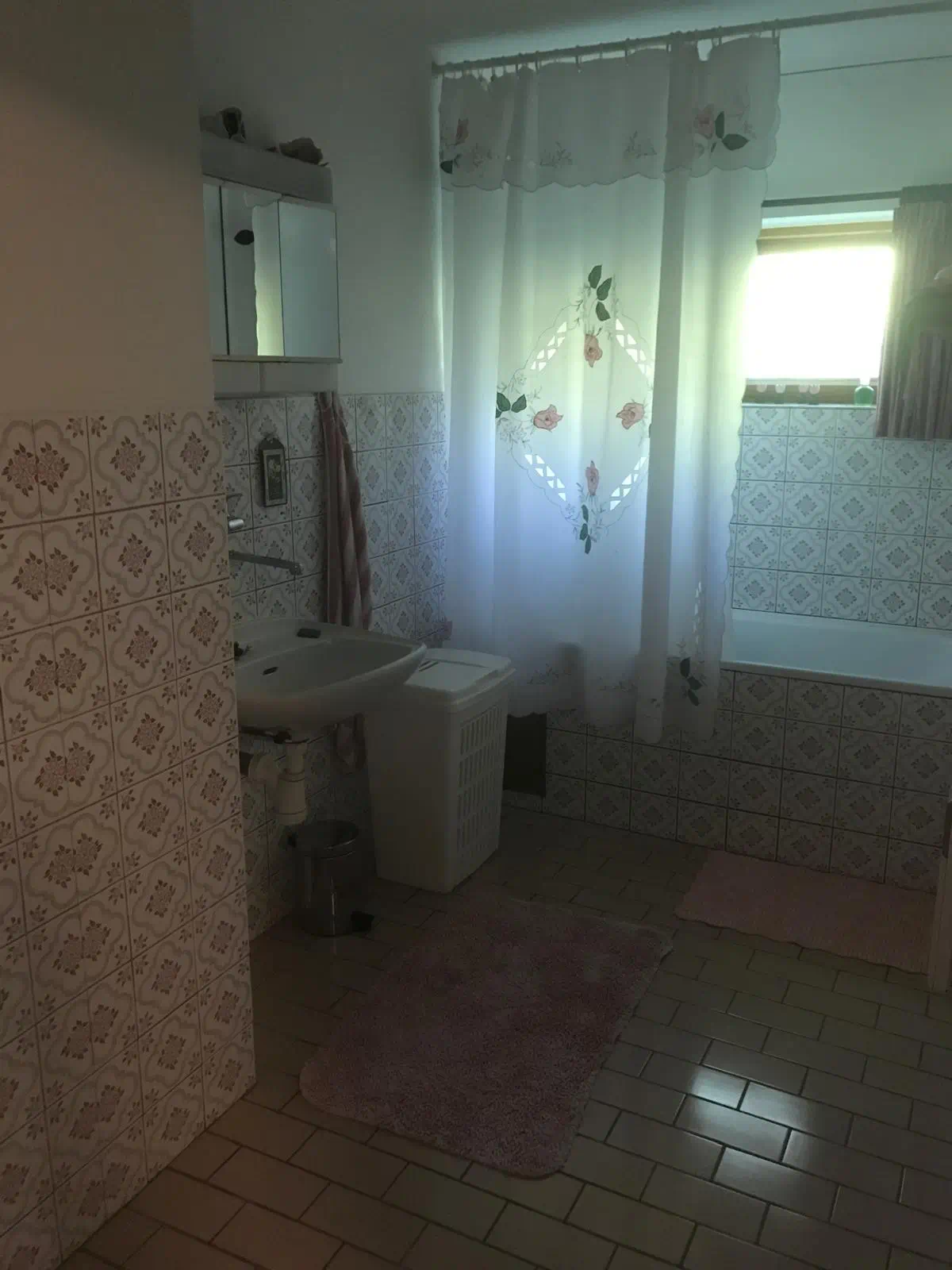 Badkamer van woonboerderij te koop, Tjechie.